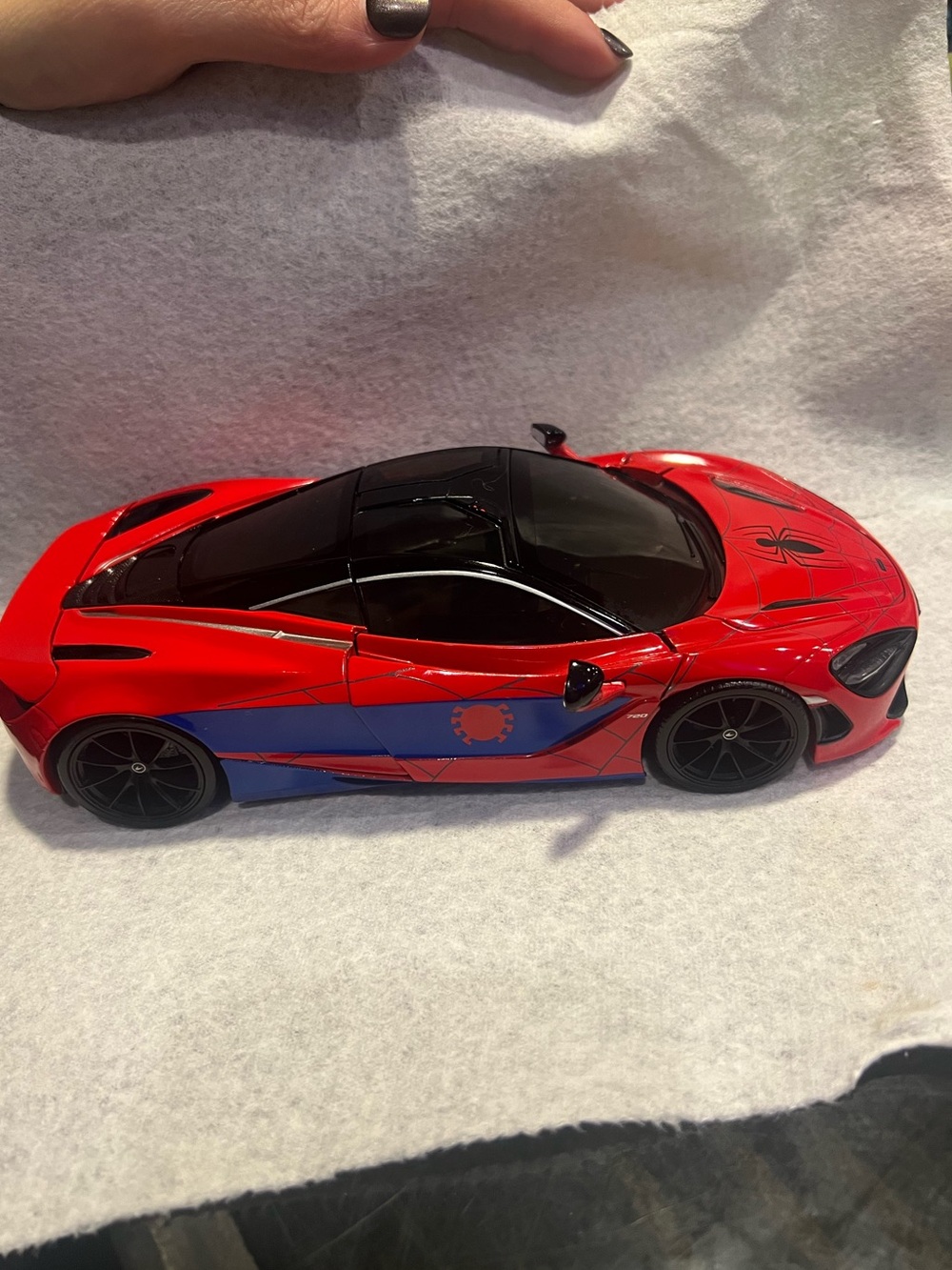 Jada Toys Marvel Spider-Man McLaren 720S 1:24 Diecast Car #35764 Red Blue